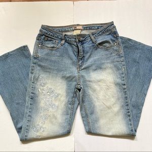 Women’s Distressed Embroidered Stretch Jeans